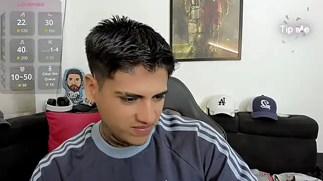 Snapshot of mad_maxxx2 chatting on December 18, 12:33 pm mad maxxx2 online show from December 18, 12:33 pm