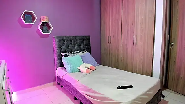 Snapshot of Medelynevans1 chatting on September 24, 12:14 am Medelynevans1 online show from September 24, 12:14 am