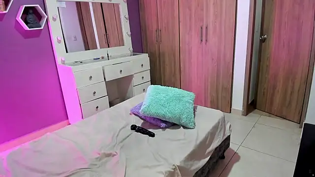 Snapshot of Medelynevans1 chatting on October 16, 9:49 pm Medelynevans1 online show from October 16, 9:49 pm