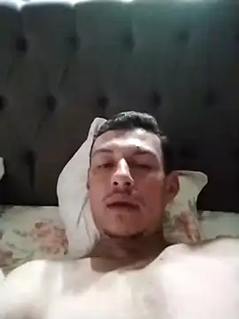 Snapshot of jhomgostosomg chatting on January 4, 3:28 pm jhomgostosomg online show from January 4, 3:28 pm