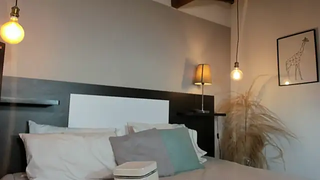 SaraaJhonsonn online show from April 10, 3:06 pm