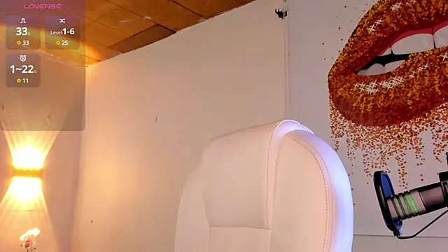 Snapshot of loly_marce chatting on February 6, 8:13 pm loly marce online show from February 6, 8:13 pm