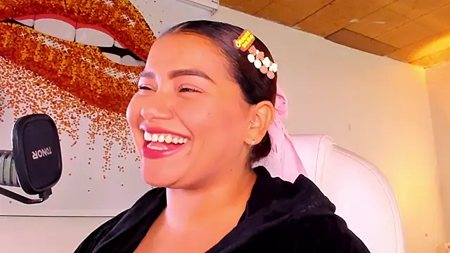 Snapshot of loly_marce chatting on March 6, 9:09 pm loly marce online show from March 6, 9:09 pm