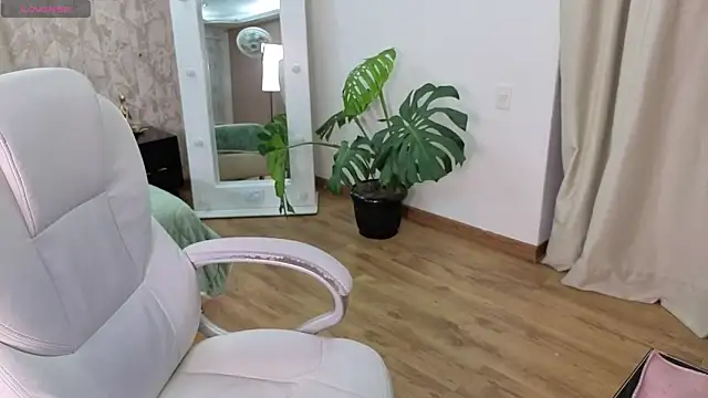 Snapshot of loly_marce chatting on November 24, 8:30 pm loly marce online show from November 24, 8:30 pm