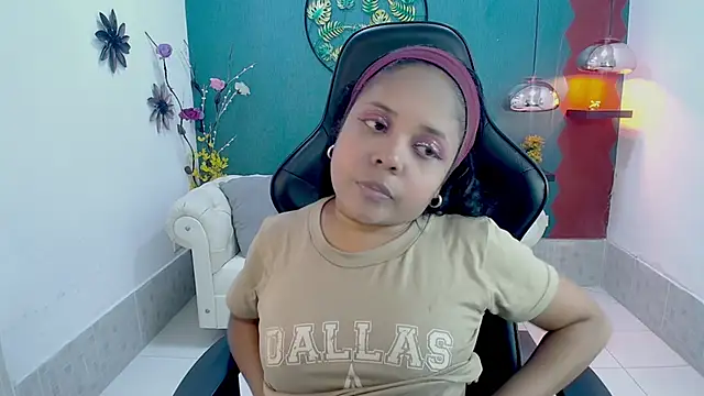 Snapshot of Melikasweetz chatting on February 25, 5:44 pm Melikasweetz online show from February 25, 5:44 pm