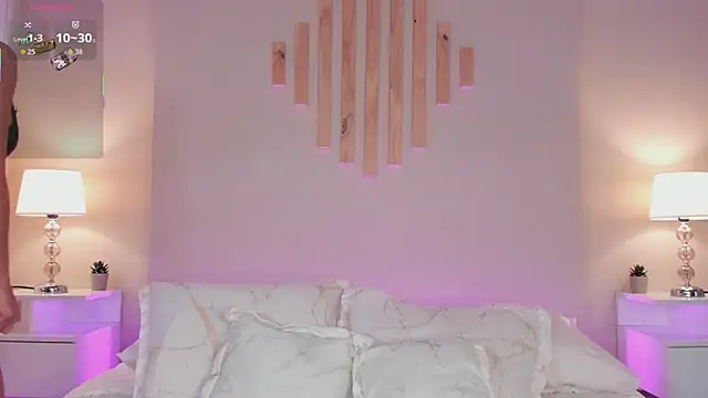 Snapshot of VictoriaNoah_ chatting on May 5, 7:33 pm VictoriaNoah online show from May 5, 7:33 pm