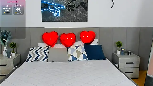 Snapshot of MiaBecky chatting on February 11, 5:26 am MiaBecky online show from February 11, 5:26 am