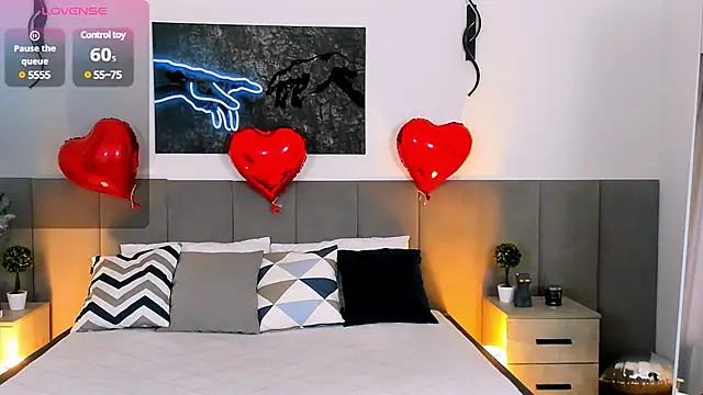 Snapshot of MiaBecky chatting on February 17, 5:25 am MiaBecky online show from February 17, 5:25 am