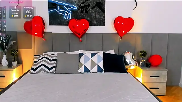 Snapshot of MiaBecky chatting on February 18, 5:20 am MiaBecky online show from February 18, 5:20 am