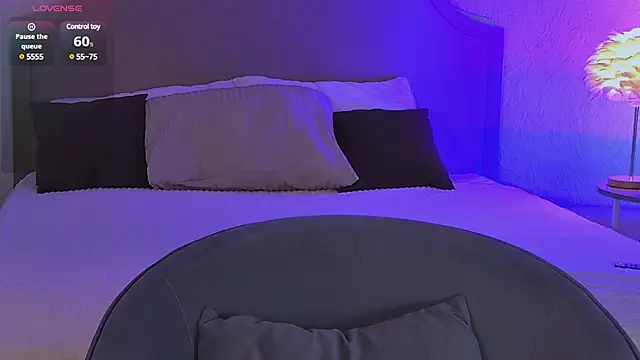 Snapshot of MiaBecky chatting on March 1, 5:20 am MiaBecky online show from March 1, 5:20 am