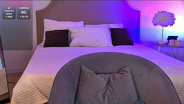 Snapshot of MiaBecky chatting on March 4, 5:21 am MiaBecky online show from March 4, 5:21 am