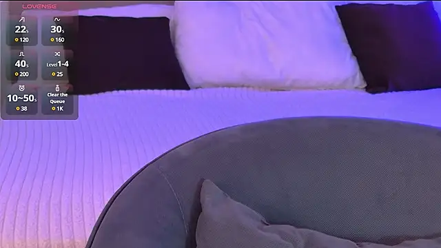 Snapshot of MiaBecky chatting on March 9, 5:22 am MiaBecky online show from March 9, 5:22 am