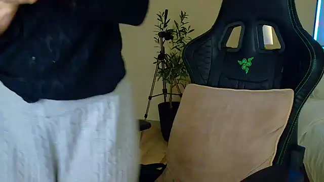 Snapshot of joycesilver chatting on February 8, 8:40 am joycesilver online show from February 8, 8:40 am