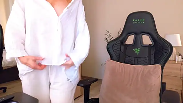 joycesilver online show from April 7, 9:32 am