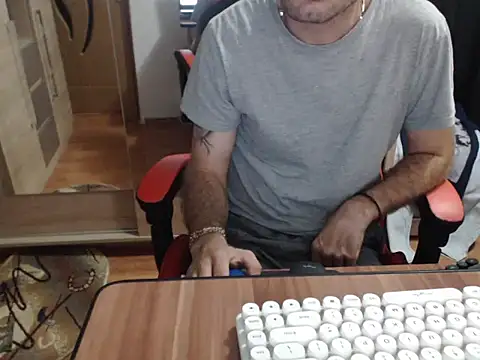 uncutguy01 online show from September 21, 4:36 am