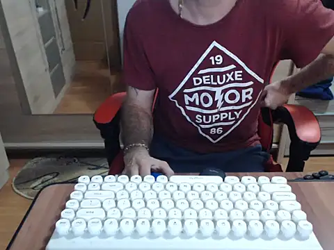 uncutguy01 online show from October 21, 4:24 am
