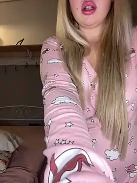 Snapshot of touchme_now chatting on February 6, 3:31 pm touchme now online show from February 6, 3:31 pm