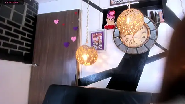 victoria aleia  online show from March 13, 12:06 am