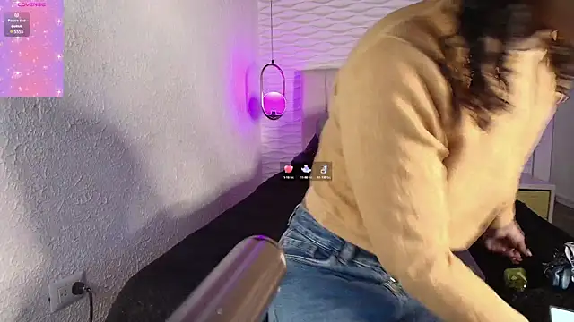 sarah banks1 online show from March 11, 7:03 pm