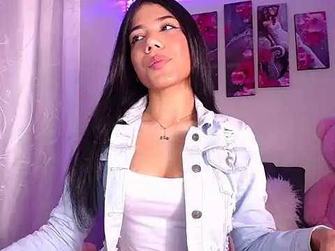 Snapshot of Alissarhys26 chatting on December 4, 12:08 am Alissarhys26 online show from December 4, 12:08 am