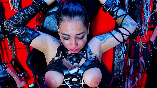 sadistic aradia online show from January 18, 11:43 am