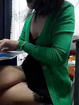 Snapshot of Haralushiaaa chatting on November 4, 3:44 pm Haralushiaaa online show from November 4, 3:44 pm