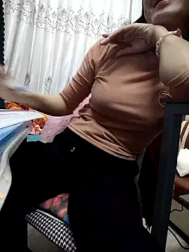 Snapshot of Haralushiaaa chatting on November 22, 1:21 pm Haralushiaaa online show from November 22, 1:21 pm