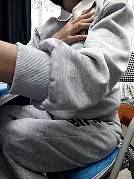 Snapshot of Haralushiaaa chatting on November 29, 1:14 pm Haralushiaaa online show from November 29, 1:14 pm