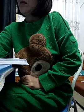 Snapshot of Haralushiaaa chatting on December 1, 2:05 am Haralushiaaa online show from December 1, 2:05 am