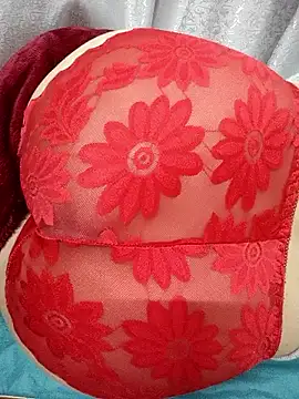 Snapshot of Haralushiaaa chatting on December 3, 6:39 pm Haralushiaaa online show from December 3, 6:39 pm