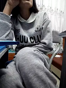 Snapshot of Haralushiaaa chatting on December 4, 10:02 am Haralushiaaa online show from December 4, 10:02 am