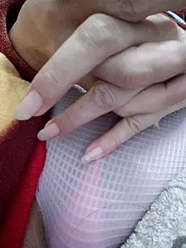 Snapshot of Haralushiaaa chatting on December 13, 7:53 pm Haralushiaaa online show from December 13, 7:53 pm