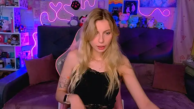 Snapshot of Maria_Hunt chatting on October 25, 4:53 am Maria Hunt online show from October 25, 4:53 am