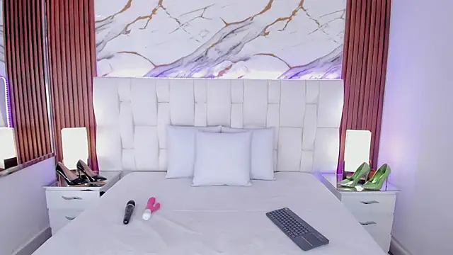 Snapshot of Coco_Balenciaga_ chatting on February 7, 11:58 am Coco Balenciaga online show from February 7, 11:58 am