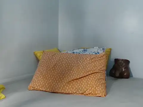 Snapshot of glam_mish chatting on March 2, 4:25 am glam mish online show from March 2, 4:25 am