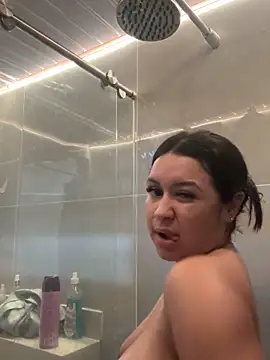 Pretty Isadora online show from January 15, 8:45 pm