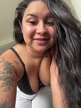 Snapshot of Pretty_Isadora chatting on April 23, 9:28 pm Pretty Isadora online show from April 23, 9:28 pm