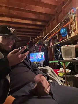 Snapshot of joeycbigcock chatting on December 4, 3:37 am joeycbigcock online show from December 4, 3:37 am