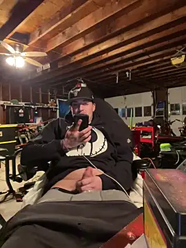 Snapshot of joeycbigcock chatting on December 16, 12:15 am joeycbigcock online show from December 16, 12:15 am