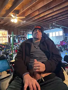 Snapshot of joeycbigcock chatting on December 17, 4:53 pm joeycbigcock online show from December 17, 4:53 pm