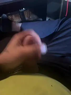 Snapshot of joeycbigcock chatting on January 4, 8:59 pm joeycbigcock online show from January 4, 8:59 pm