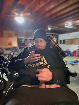 Snapshot of joeycbigcock chatting on January 5, 10:08 pm joeycbigcock online show from January 5, 10:08 pm