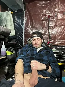 Snapshot of joeycbigcock chatting on January 27, 9:33 pm joeycbigcock online show from January 27, 9:33 pm