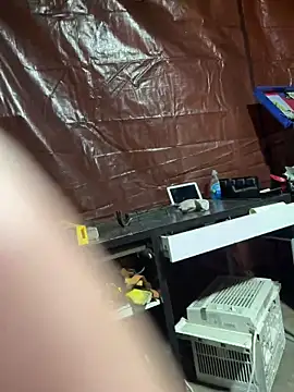 Snapshot of joeycbigcock chatting on March 1, 4:00 pm joeycbigcock online show from March 1, 4:00 pm