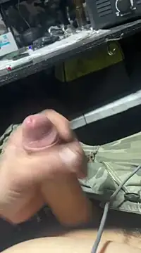 Snapshot of joeycbigcock chatting on March 5, 8:10 pm joeycbigcock online show from March 5, 8:10 pm