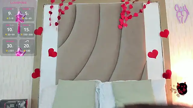 Snapshot of ThyaraJhons chatting on February 20, 12:15 pm ThyaraJhons online show from February 20, 12:15 pm