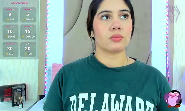 Snapshot of ThyaraJhons chatting on September 10, 12:05 pm ThyaraJhons online show from September 10, 12:05 pm