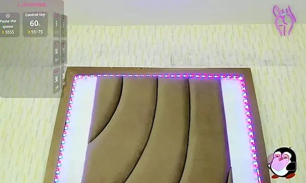 Snapshot of ThyaraJhons chatting on September 15, 12:05 pm ThyaraJhons online show from September 15, 12:05 pm