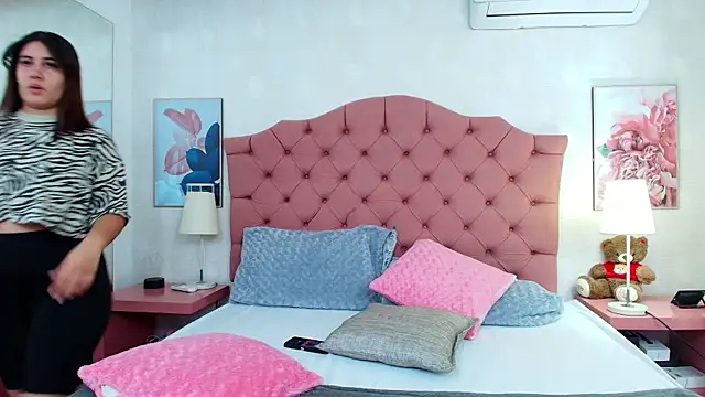 Snapshot of ThyaraJhons chatting on January 15, 11:48 am ThyaraJhons online show from January 15, 11:48 am