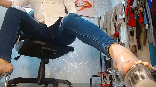 Samantabrown  online show from March 18, 11:35 am